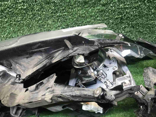 Битая Фара левая Toyota Camry XV70 (2017-2021) LED