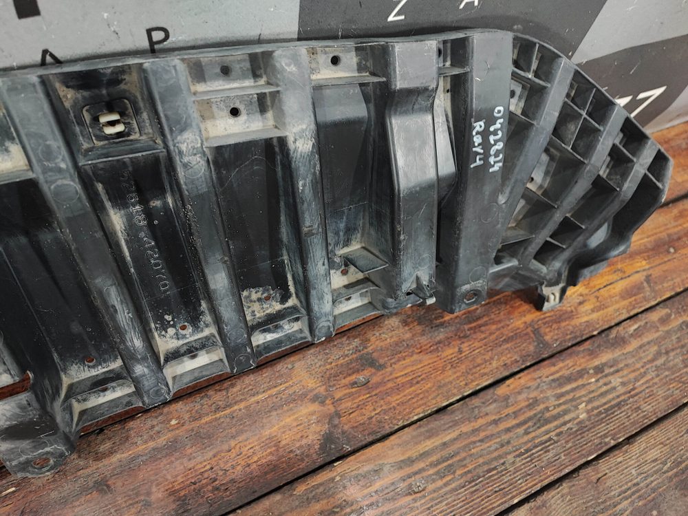 Пыльник переднего бампера Toyota RAV4 IV (XA40) 13-19 Б/У Оригинал 5261842070