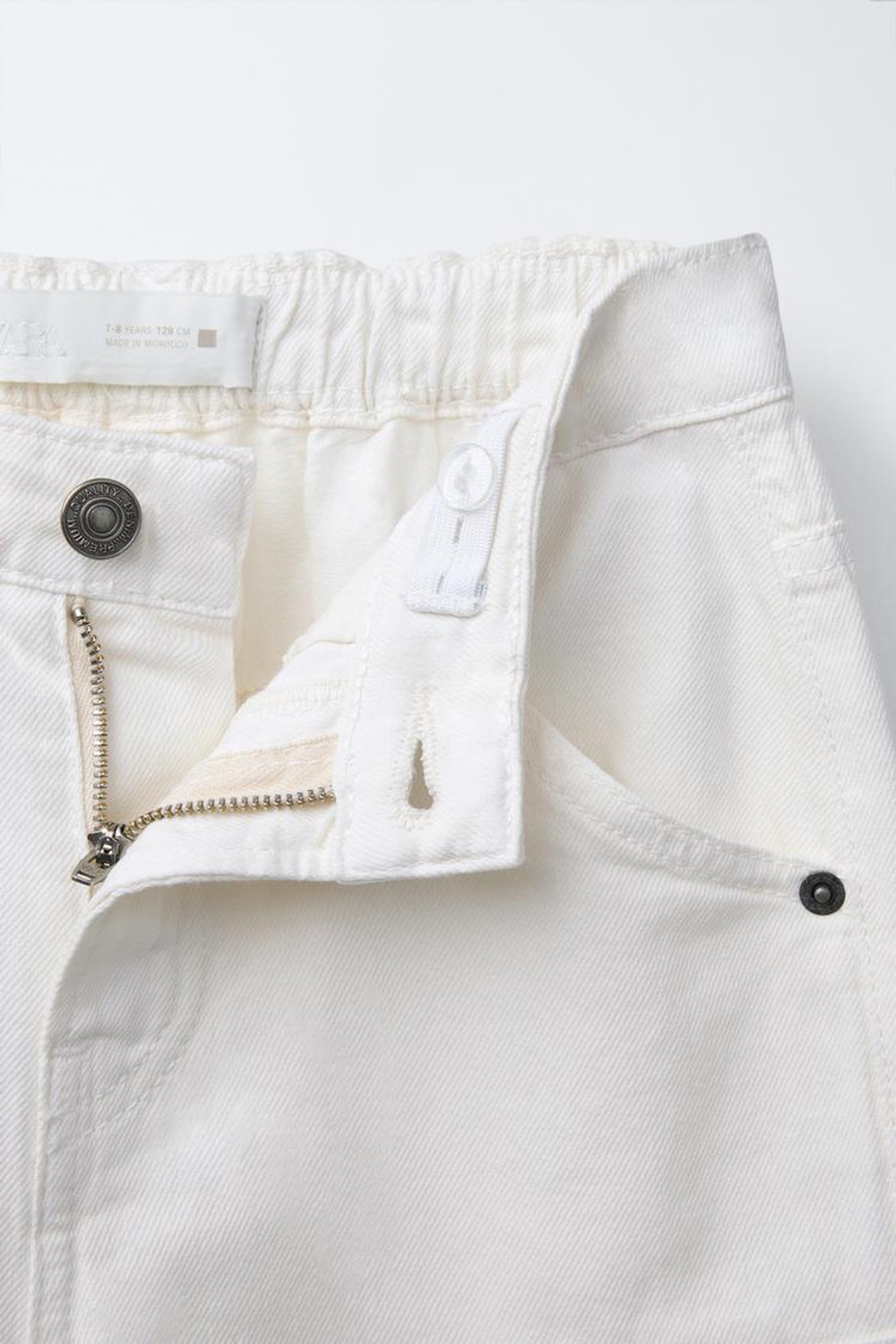 ZARA ДЖИНСОВЫЕ ШОРТЫ С КАРМАНАМИ, ЭКРЮ