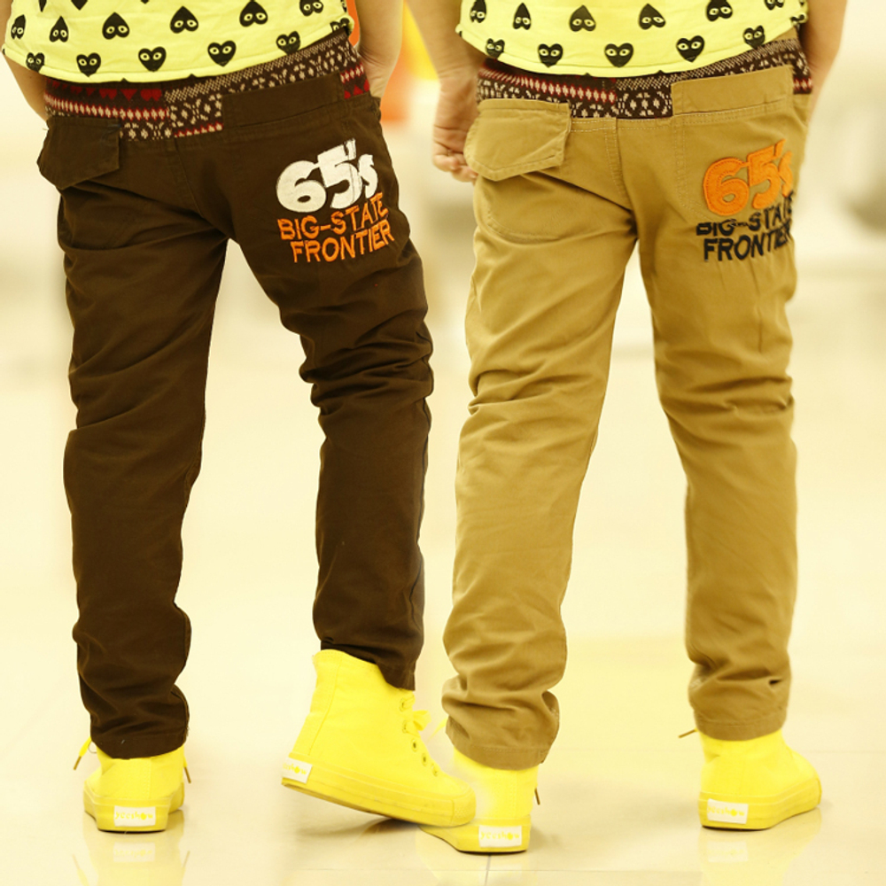 Брюки с геометрическим принтом на поясе, аппликацией и вышивкой