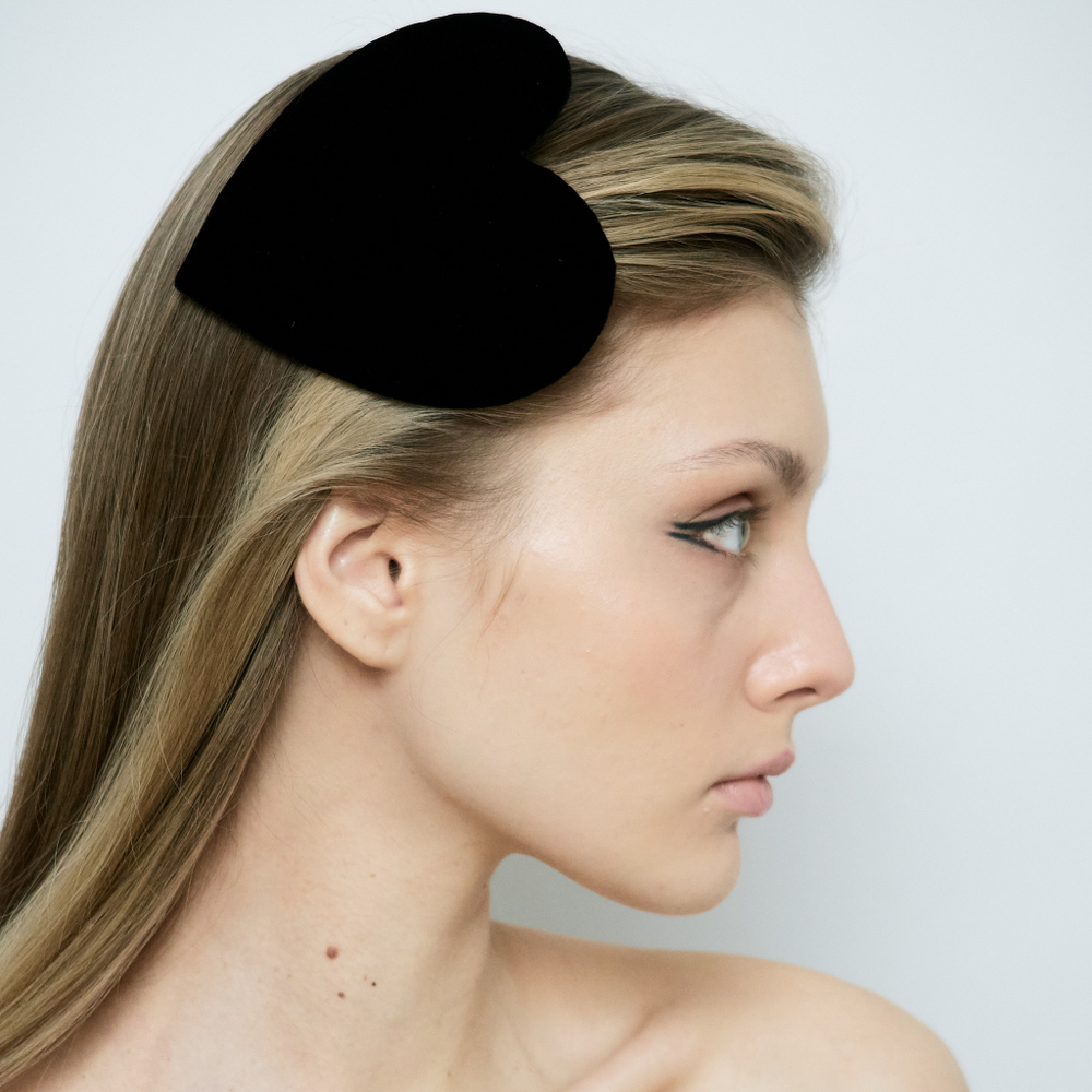 Полушляпка в форме сердца