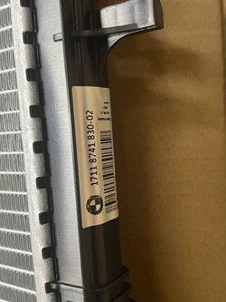 Радиатор охлаждения BMW 17118741830