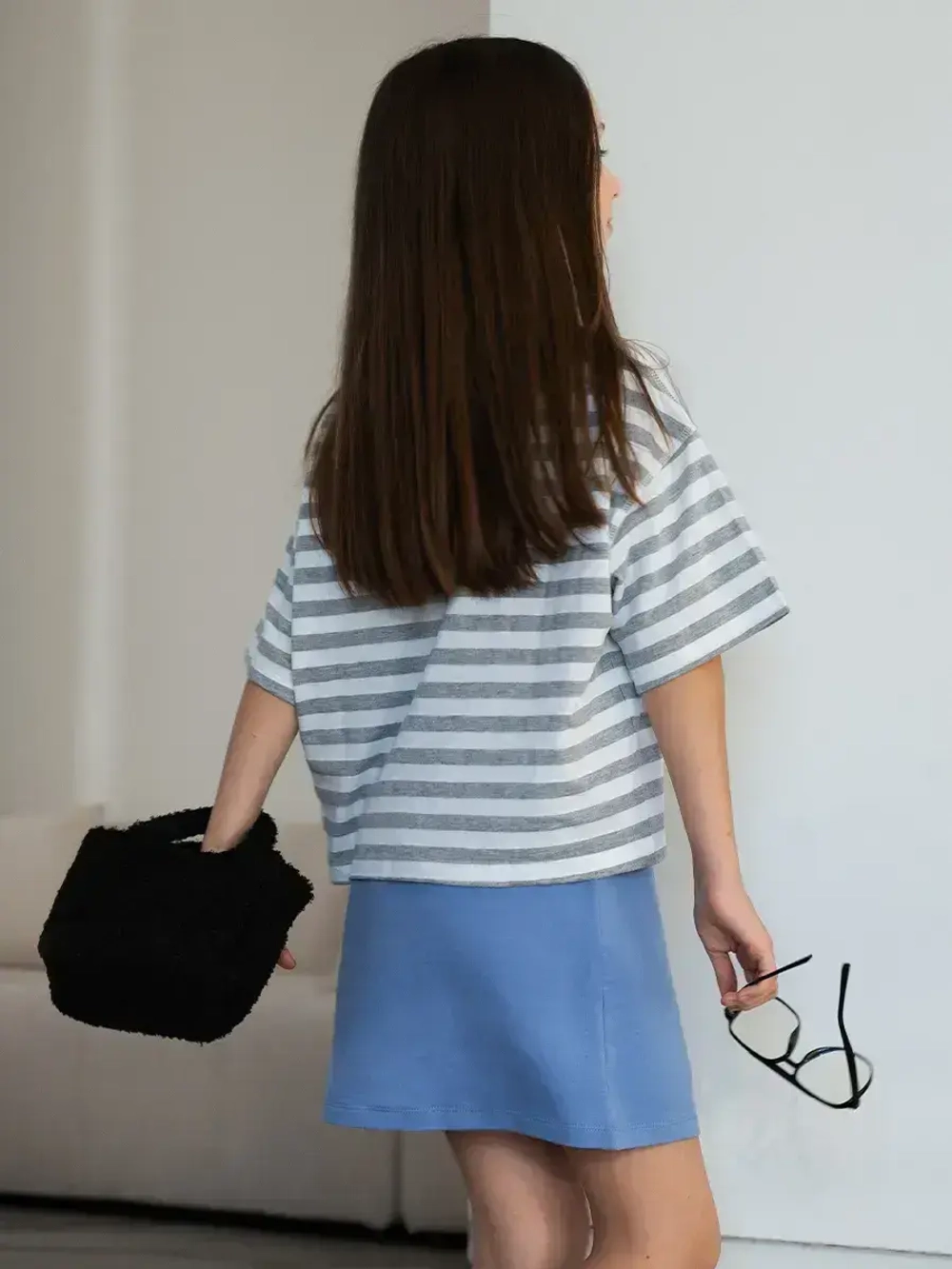 Футболка для девочки в серую полоску