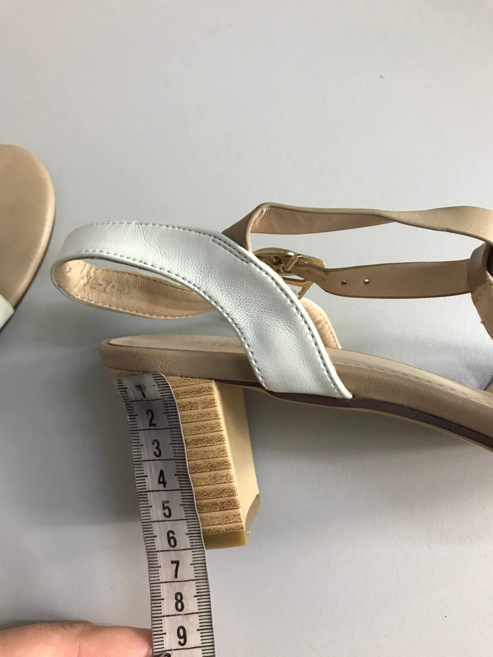 Босоножки Molo светлые, 40 размер, новые