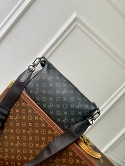 Louis Vuitton Pochette Accessoire XL