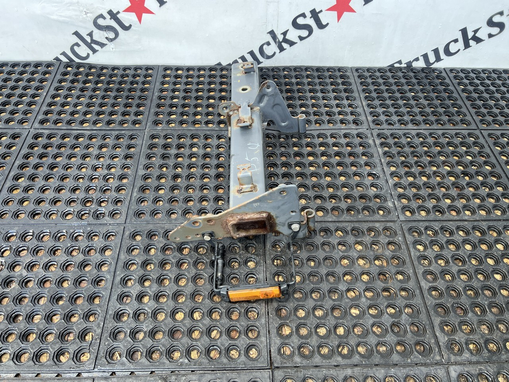 Кронштейн крыла переднего правый 2018г.