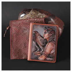 Кожаная обложка на паспорт «Шаманка» (фигура)