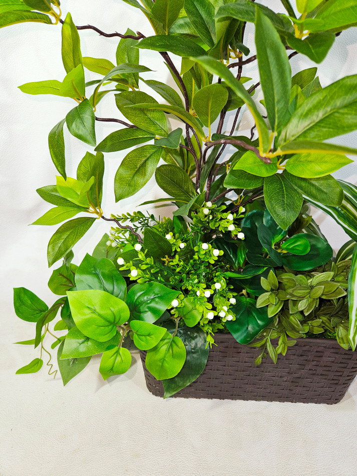 Искусственная Шеффлера с драценой 60см в длинном кашпо ротанг