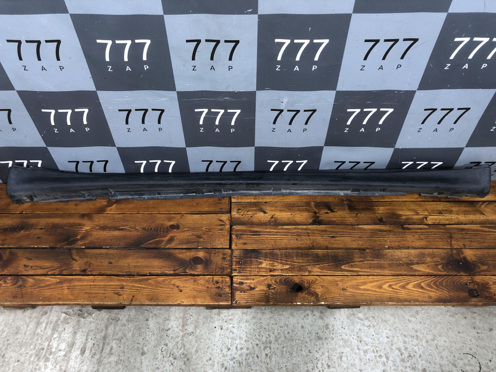 Накладка порога правого Nissan Juke (YF15) 10-19 Б/У Оригинал 768501ka6a