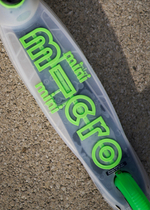 Самокат Mini Micro Deluxe Flux LED неоновый зеленый