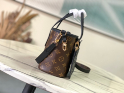 Louis Vuitton Neverfull Bandouliere Inside Out BB