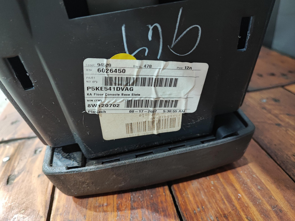 Подлокотник / консоль Dodge Nitro 06-11 Б/У Оригинал P5KE541DVAG