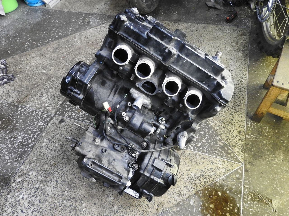 Двигатель Honda CBR1100XX SC35 1998 г. (без статора генератора и ротора)