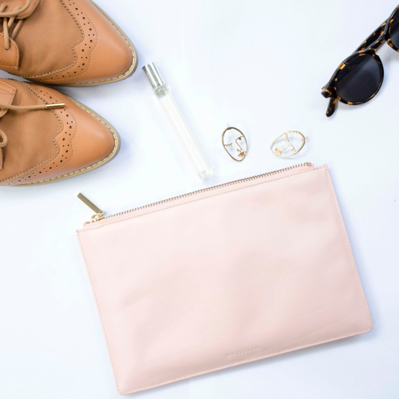 Покупайте стильную обувь и аксессуары прямо сейчас!