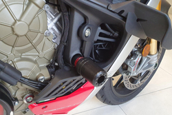 CNC Racing Слайдеры в раму Ducati Streetfighter V4 (2020+) TC322
