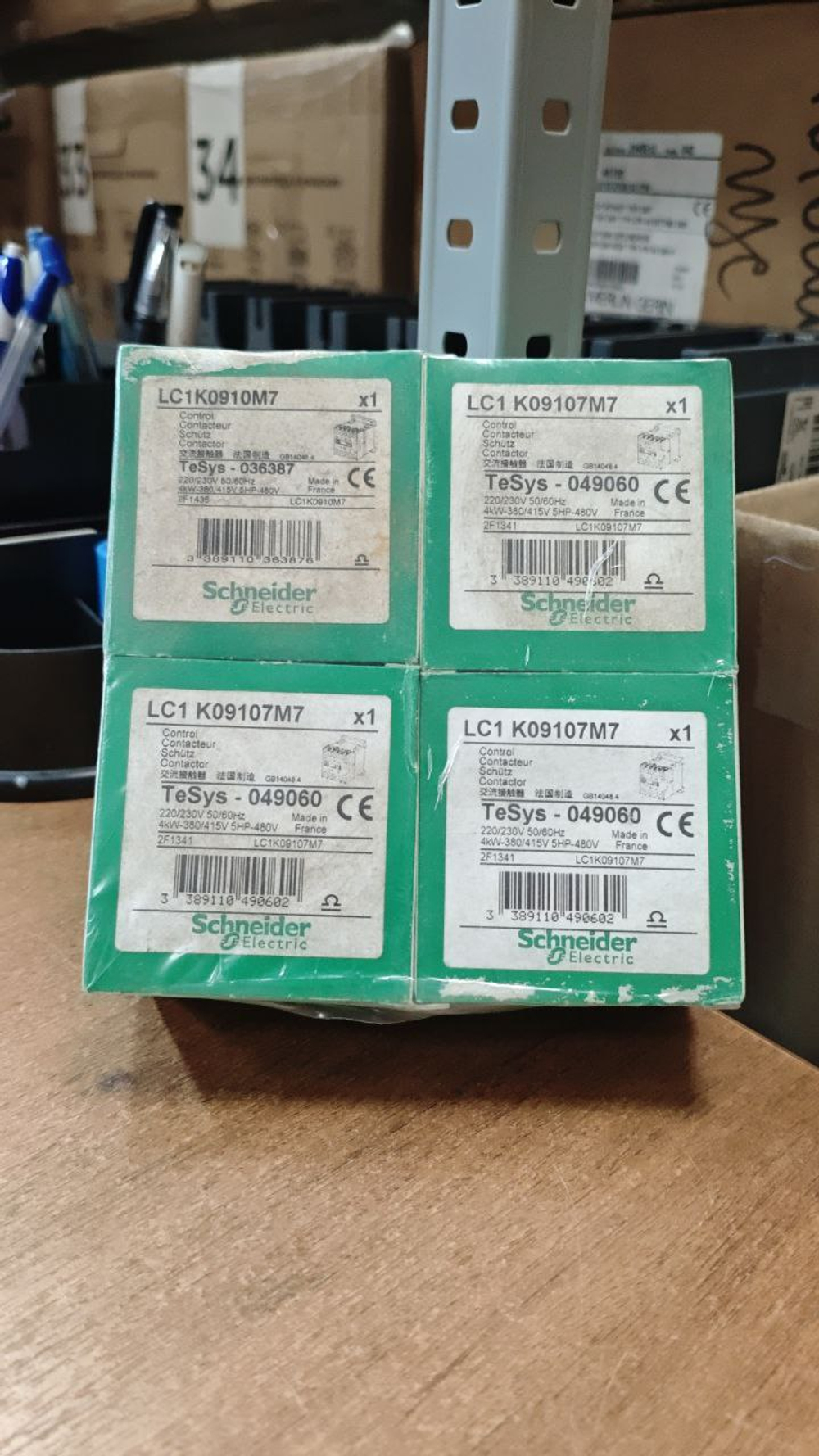 Контактор (магнитный пускатель) Telemecanique TeSys LC1K09107M7 на токи до 9 А по AC-3 или 20 А по AC-1 от Schneider Electric