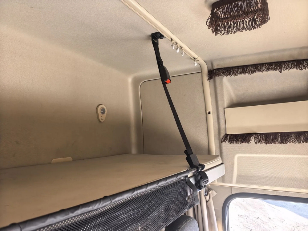 Shacman (Shaanxi) SX* 6x4 Седельный тягач SX42584V324 (Дизельный, 11,6 л, 423 л.с., МТ)