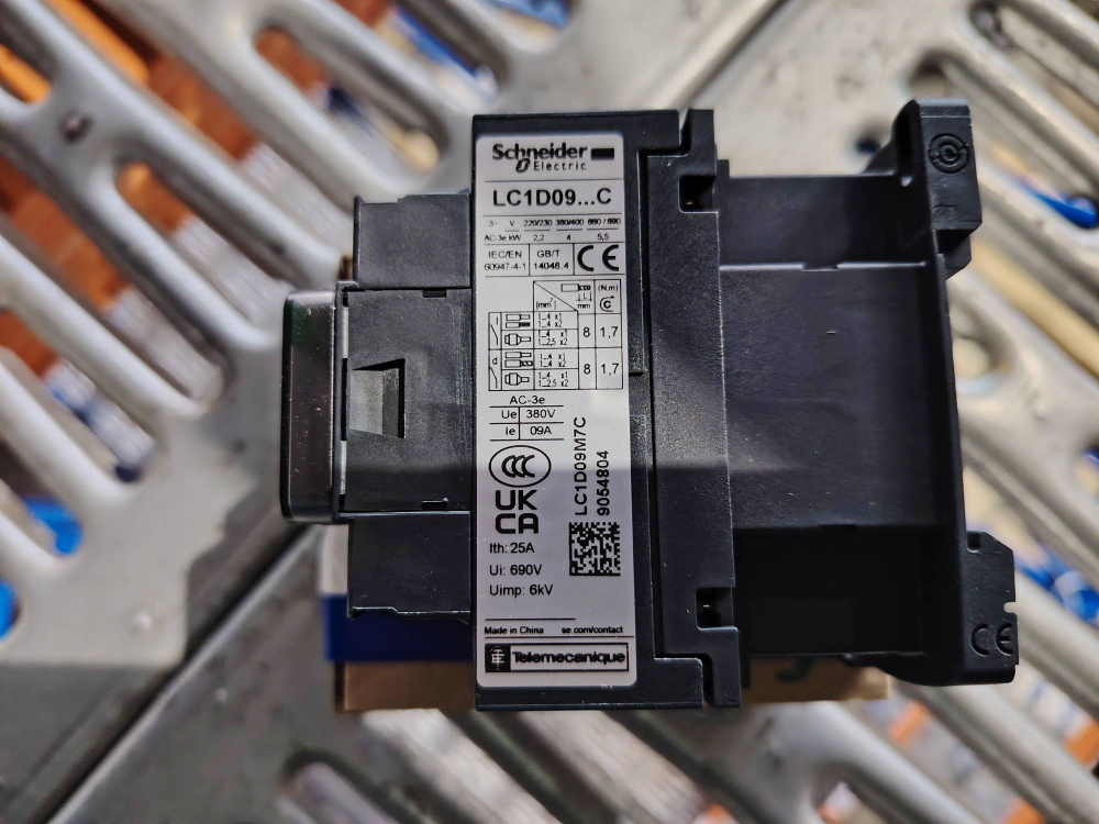 803504739 Контактор LC1-D09M7C