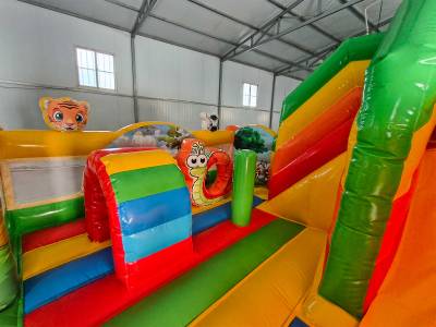 Коммерческий надувной батут «Добрые зверята» мульти, 5*5*3.5 м