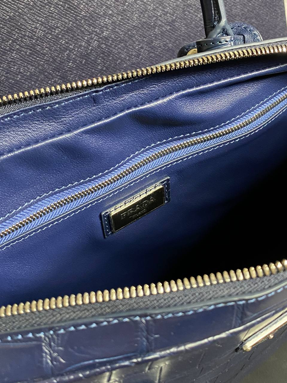 Портфель из кожи крокодила Prada
