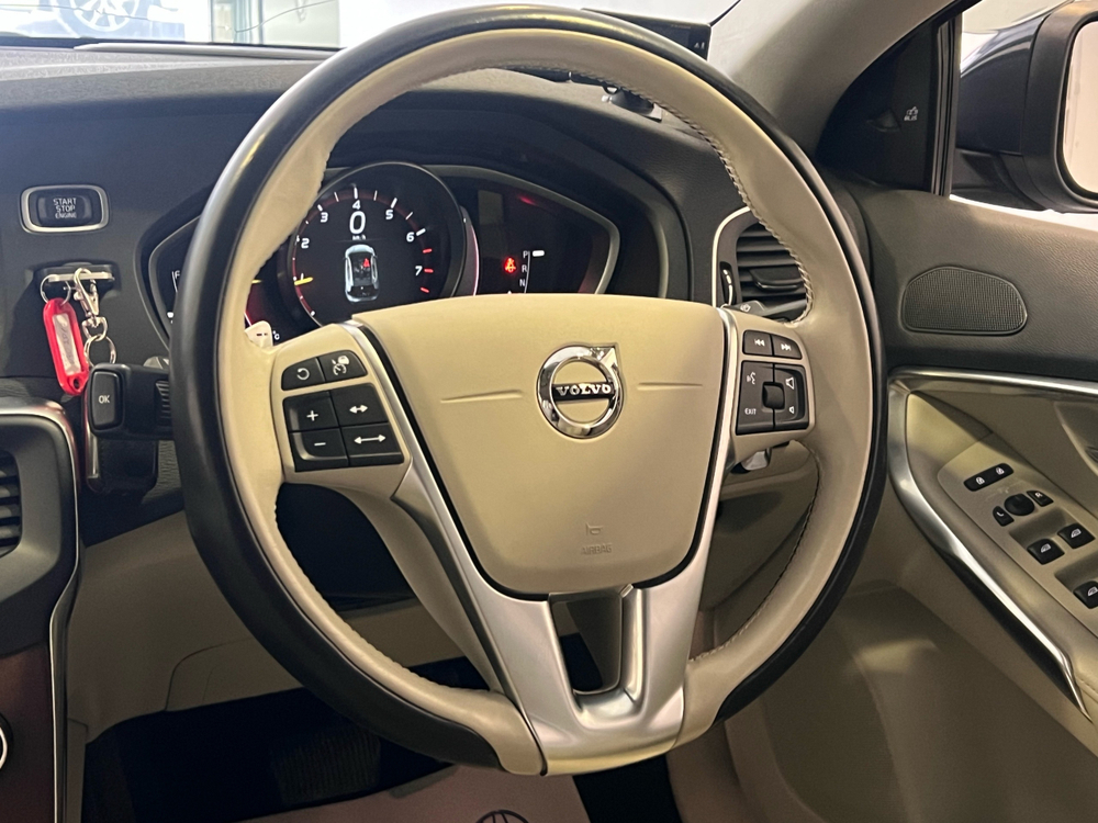 Volvo V40, 2017 год