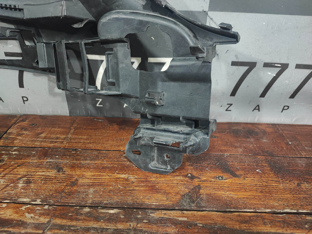 Кронштейн переднего бампера Mercedes C (W205) 14-18 Б/У Оригинал A2058853165