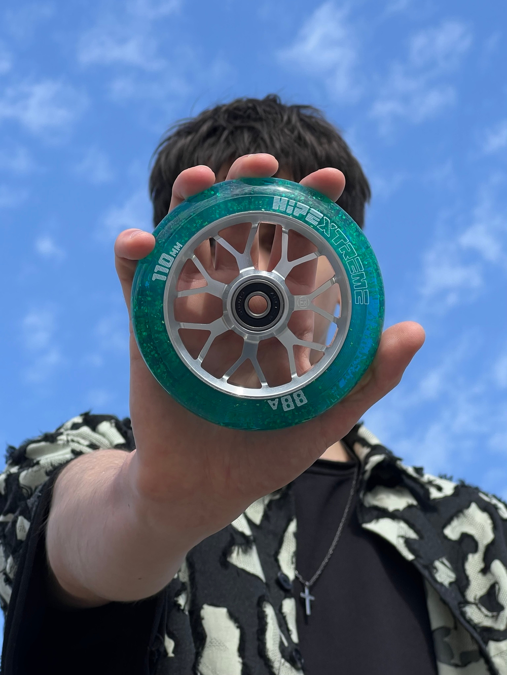 Колесо HIPExtreme Neon Flakes 110*24 мм, серебро/голубой