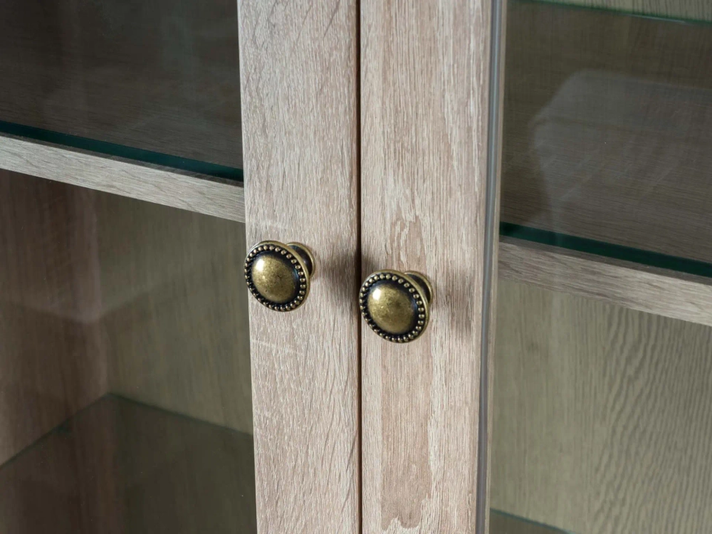 Шкаф-витрина двухдверный