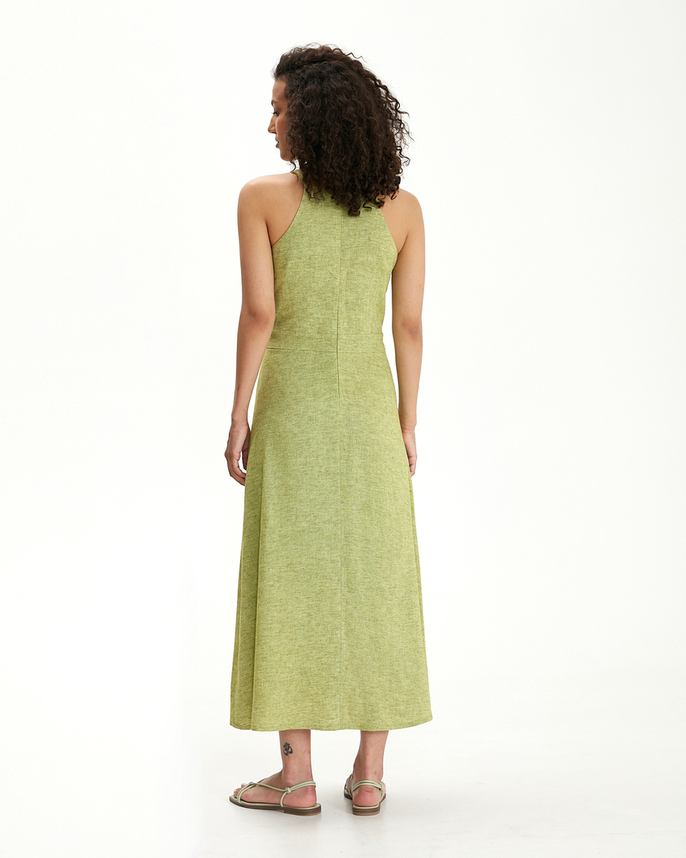 Платье с вырезом холтер изо льна