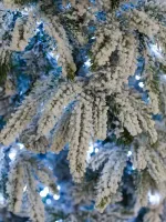 Заснеженная елка с гирляндой «Форесто» холодный свет (Литая+пвх) 150 см / 1,5 м