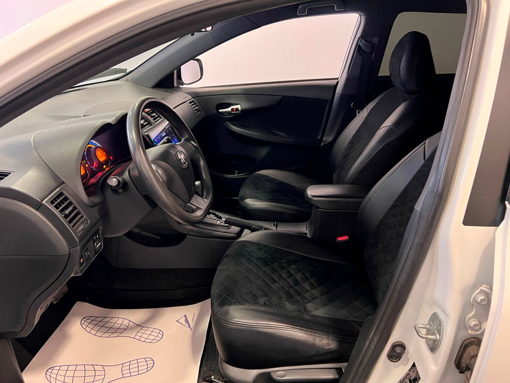 Toyota Corolla, 2011 год
