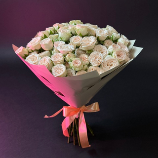 Букет цветов из 21 кустовой розы Рослин