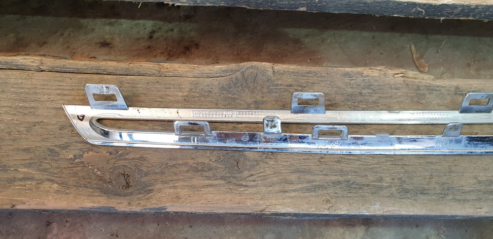 Молдинг решетки радиатора Mercedes GLC (X253) 15-19 Б/У Оригинал A2538880385