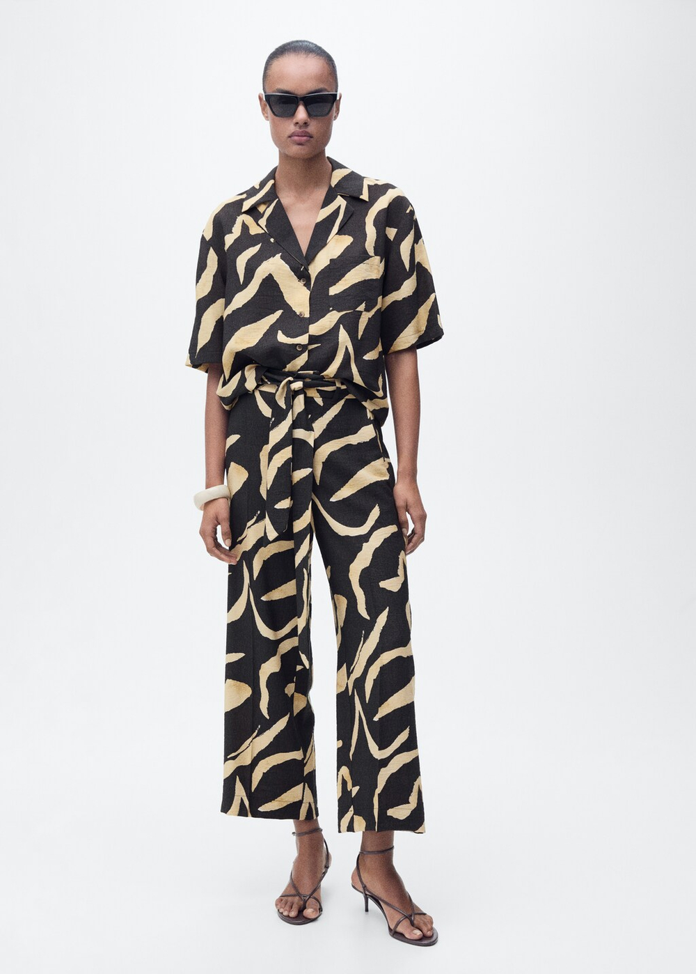 Прямые брюки с принтом и ремнем