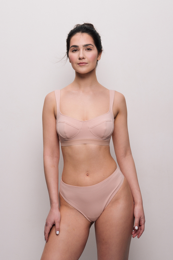 Бралетт №20 с резной чашкой анатомичной формы в 2 цветах