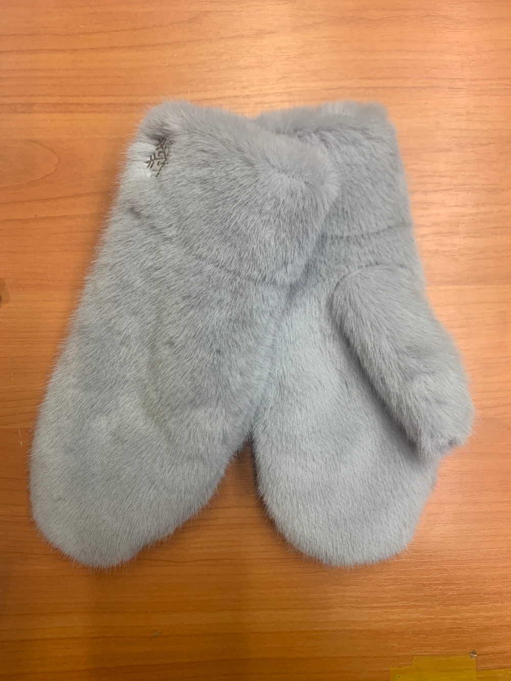 Варежки. Женские. Материал верха: Искусственная норка. Подклад: Плюш-флис. В упаковке разные цвета. 12 шт в упаковке.