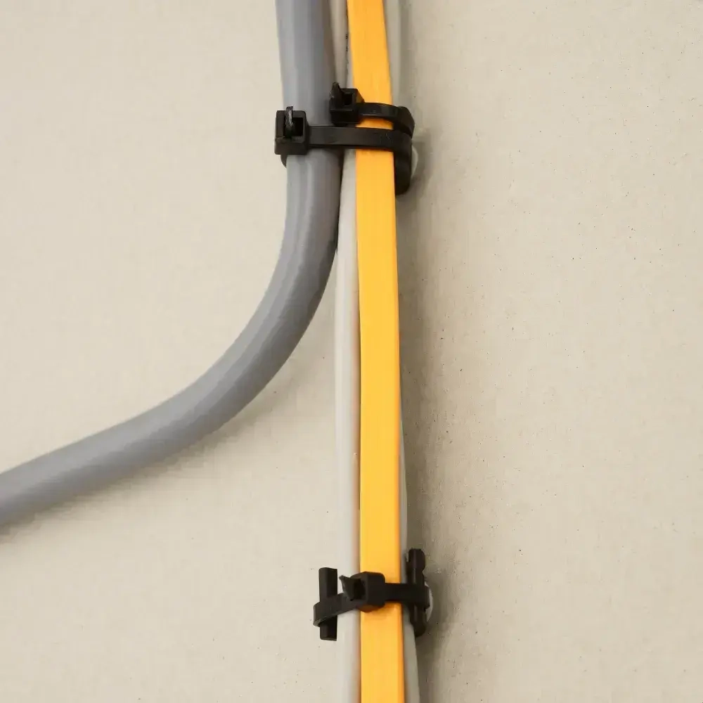 Площадка для хомутов и труб PDS черная, нейлон Европартнер (250шт.)