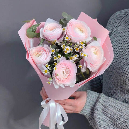 Авторский букет с 5 ранункулюсами