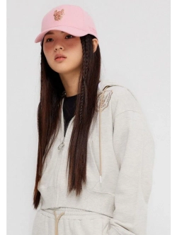 Кепка с жестким козырьком и металлическим логотипом