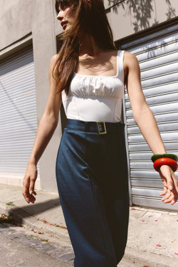 ZARA БРЮКИ ИЗ САРЖИ С ДЕКОРАТИВНОЙ СТРОЧКОЙ И РЕМНЕМ, ИНДИГО