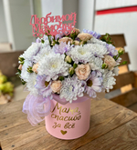 Композиция из хризантемы и кустовой розы