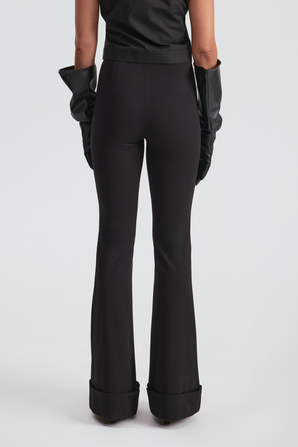 Брюки черные с отворотом