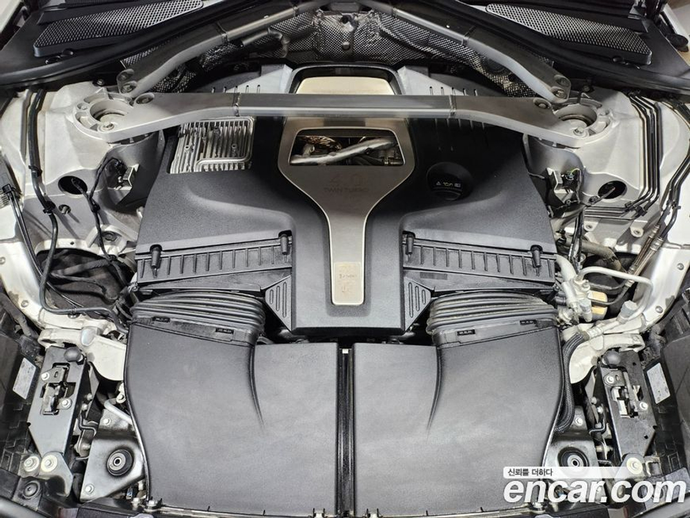 Aston Martin DBX 4.0 V8 (11.2020)