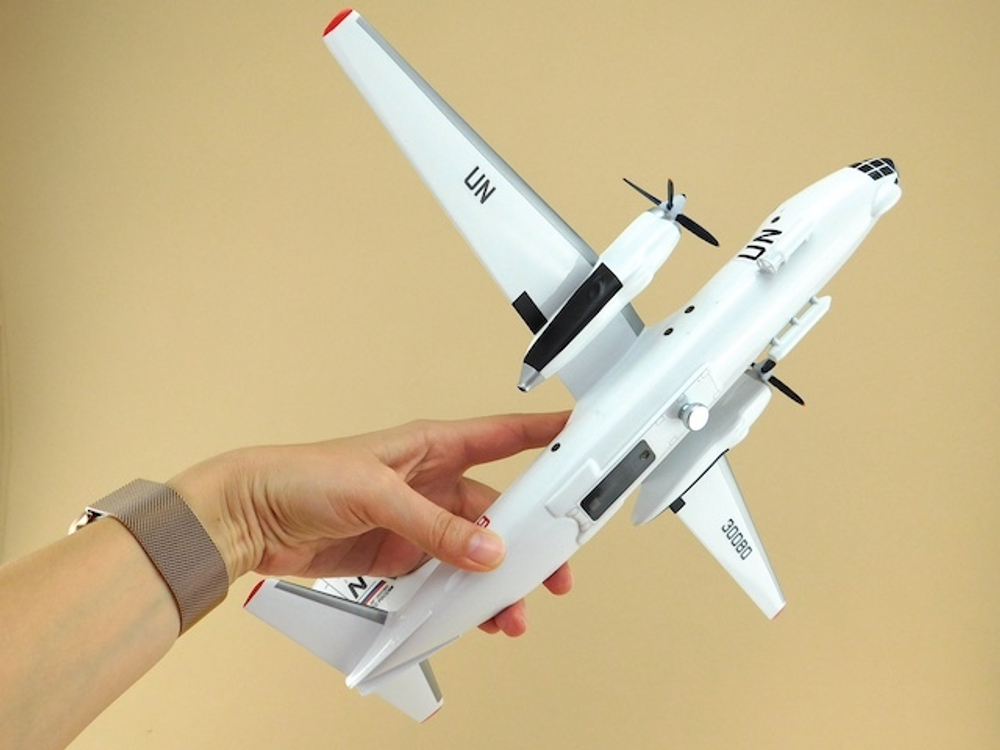 Модель самолета Ан-30 (М1:72, UN)