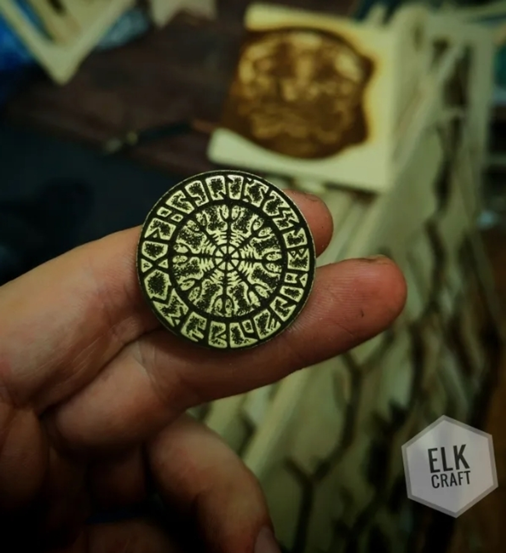 Латунная монета Руны