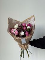 Букет из кустовых пионовидных роз, гортензии, георгин, кустовых диантусов и хелеборуса