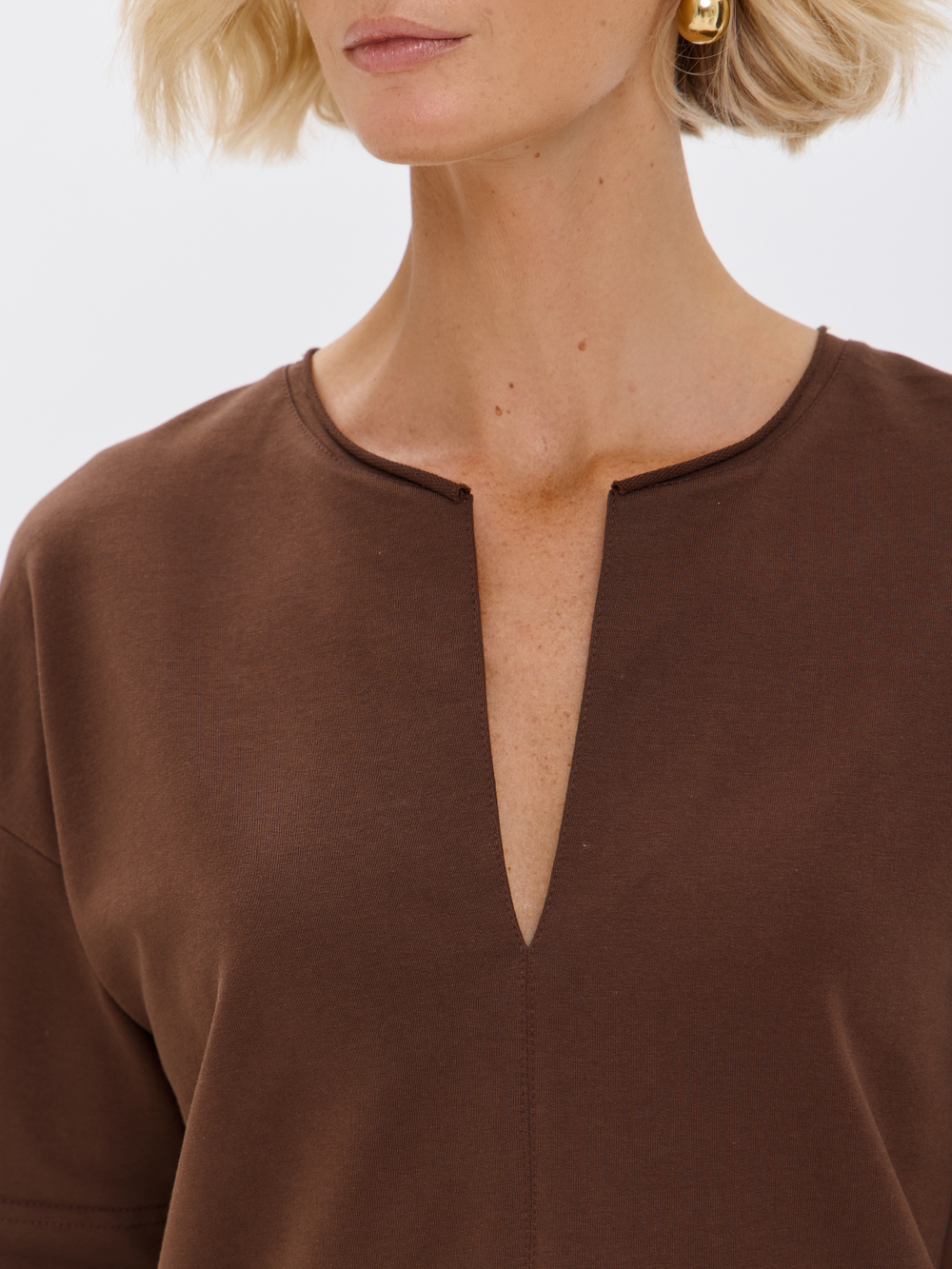 Плотная футболка из футера 2-нитки с V-вырезом HIGH TEMP