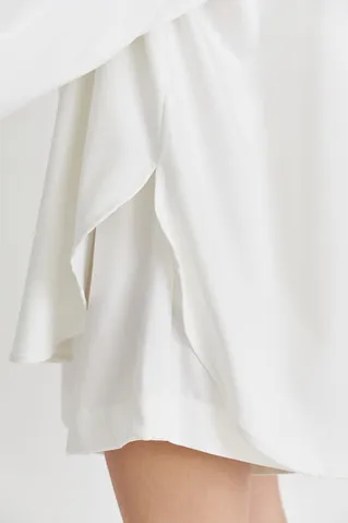 Комплект с рубашкой и шортами кремового цвета