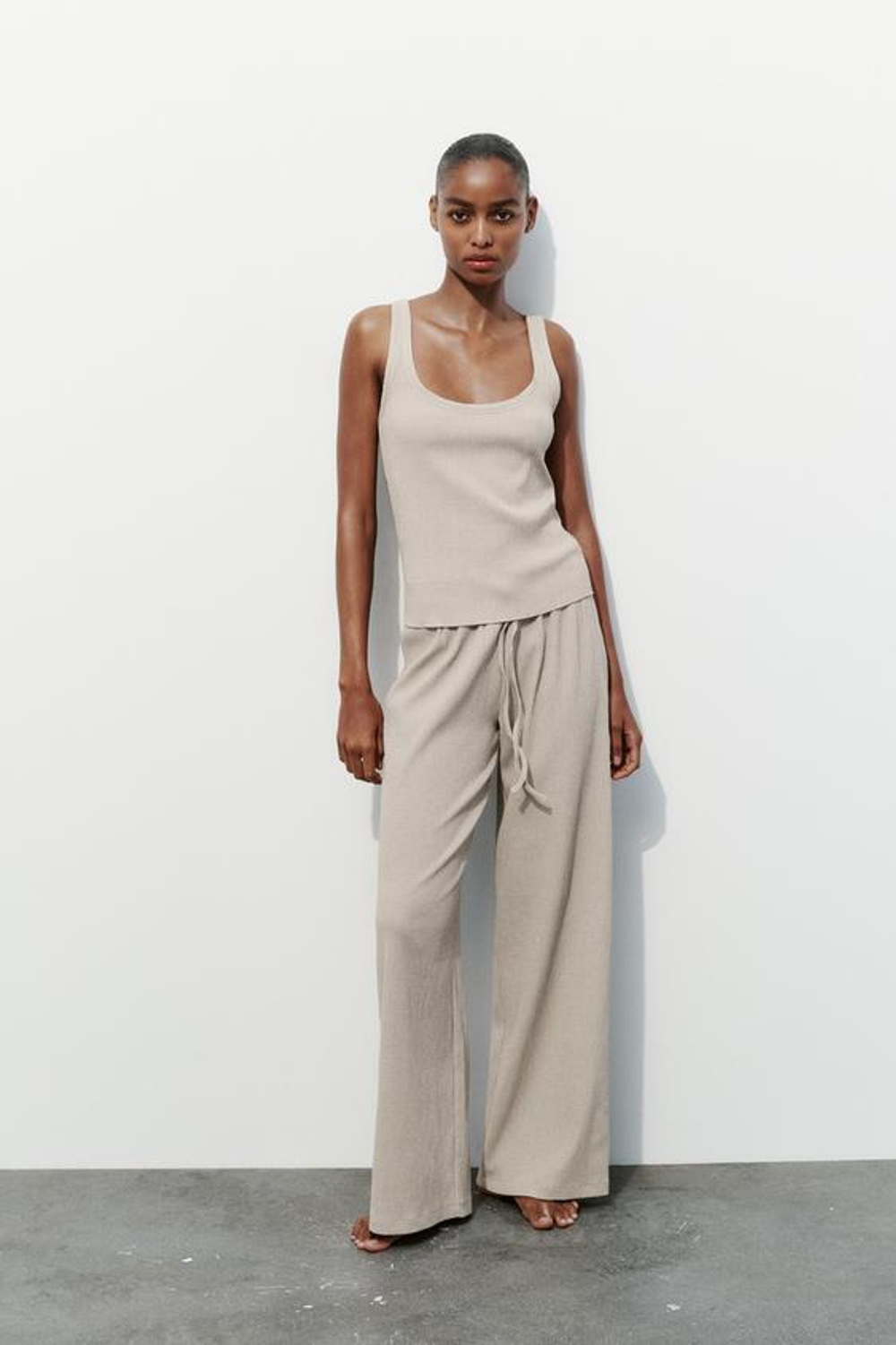 ZARA ТОП ИЗ ТЕКСТУРИРОВАННОЙ ТКАНИ, БЕЖЕВЫЙ