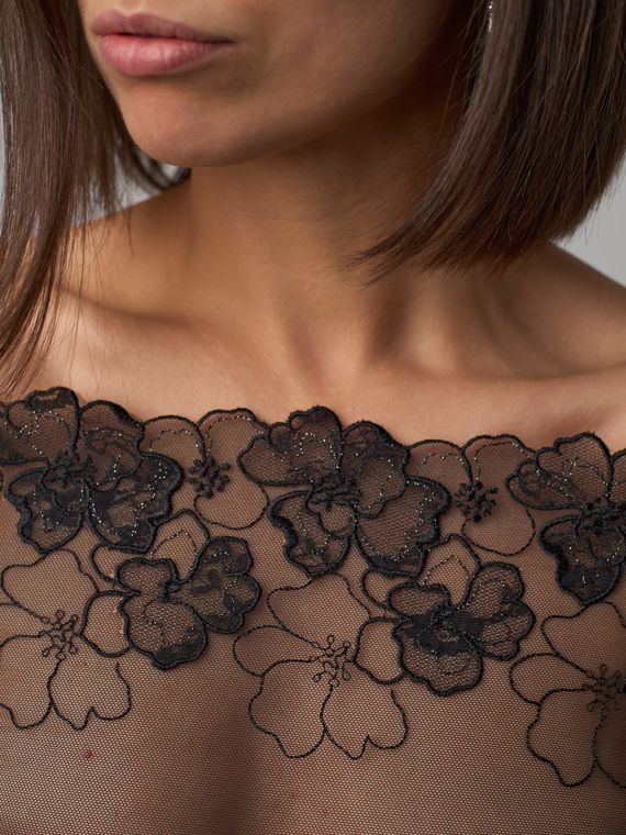 05-164 Вышивка на неэл. сетке 21 см, черный/серебро (правая)